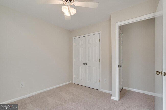 Building Photo - 3 Bedroom 3.5 Bath 3 Level Townhome in Germantown