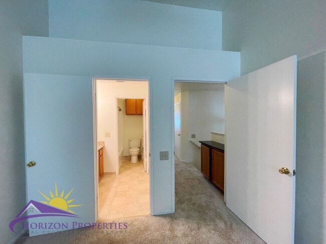 Building Photo - Spacious Two-story 2 Bed 2 Bath 1,564 Sq. Ft. North Sacramento Condo