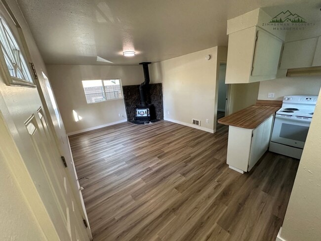 Building Photo - 525 1/2-52S 1/2 S 71st St