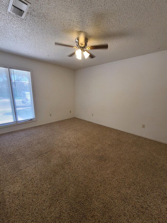 Building Photo - 106 Troy Ave