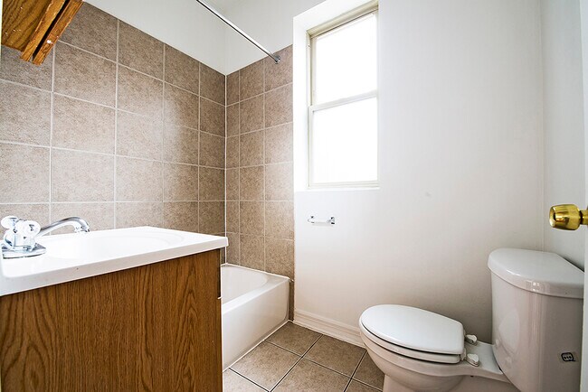 Building Photo - 1249 S California Ave