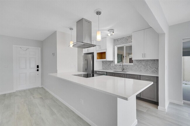 Building Photo - 4710 SW 43rd Ave