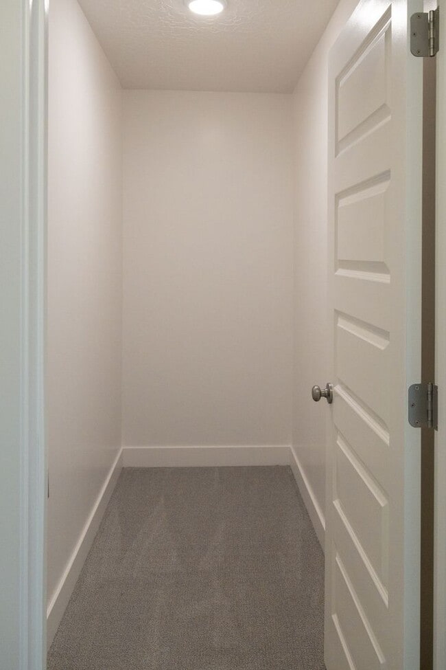 Building Photo - Spacious 4-Bed Home in Sage Canyon - Small Pet Friendly