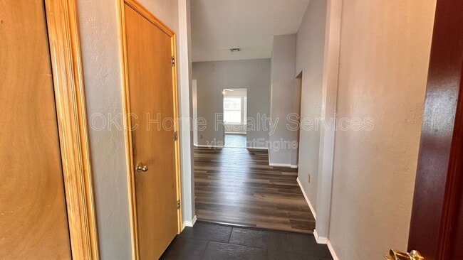 Building Photo - 17316 Valley Crst