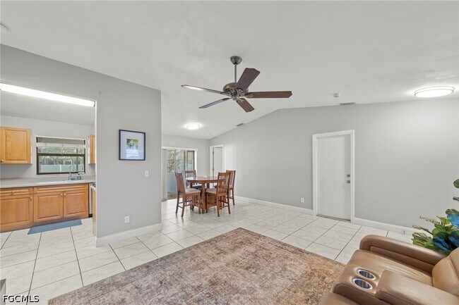 Building Photo - 311 SW 19th Ln