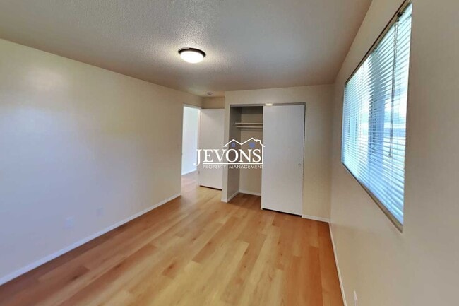 Building Photo - 404 S 81st Ave