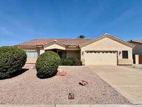 Building Photo - 3-6 Month Rental, Amazing Water Front Property With Private Pool!