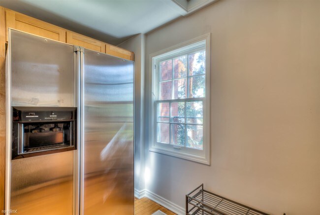 Building Photo - 1 br, 1 bath Condo - 738 Pearl Street