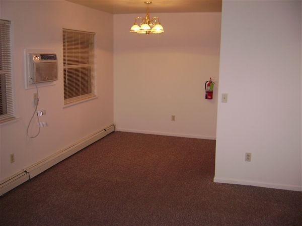 Building Photo - 735 Summit Ave