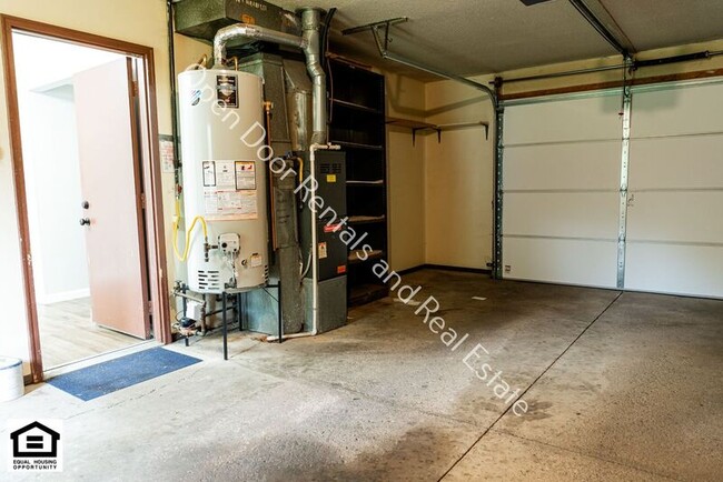 Building Photo - 5020 Vermont Ln
