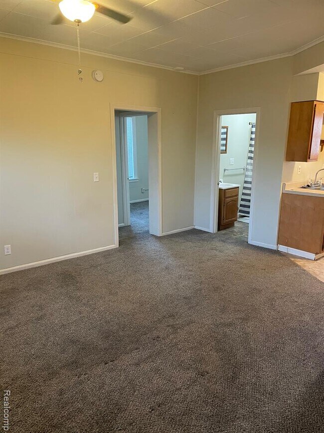 Building Photo - 8536 Perry Rd