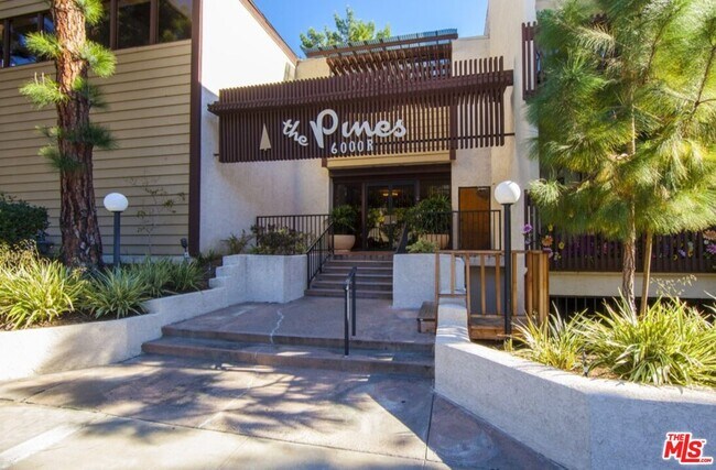 Building Photo - 6000 Canterbury Dr