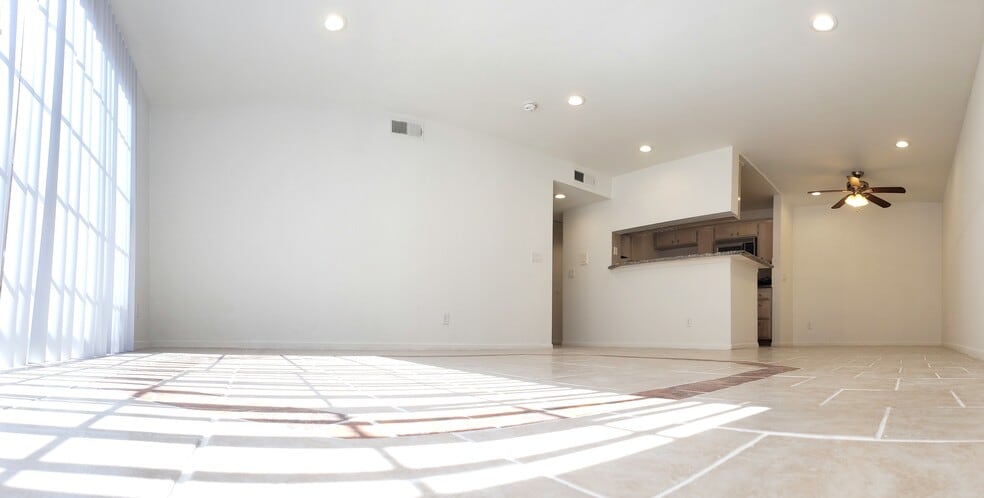 Building Photo - 11020 Hesby St