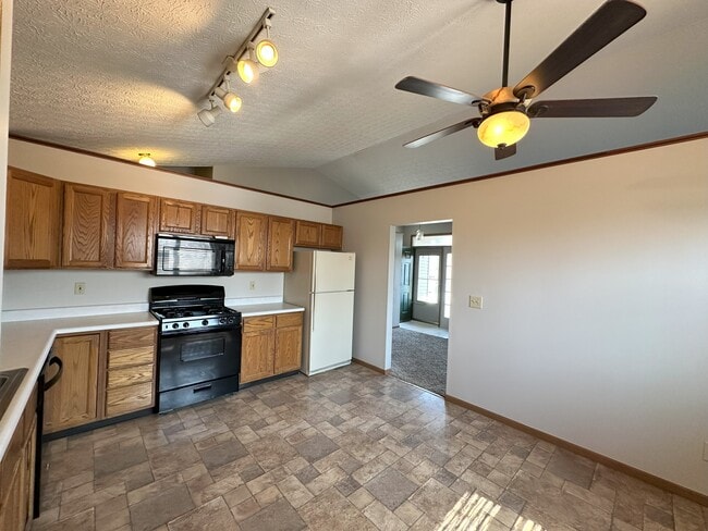 Building Photo - 4049 Sandy Ridge Dr