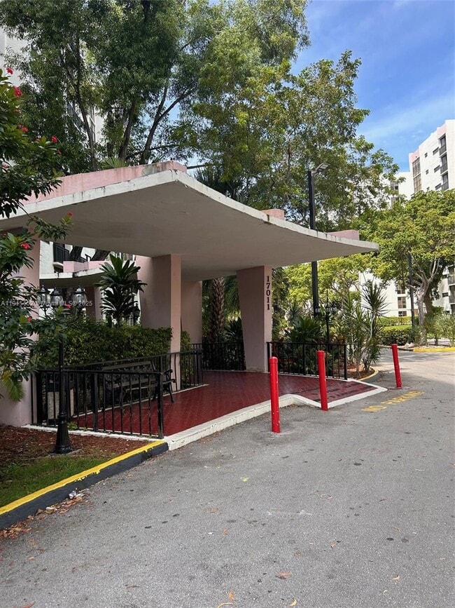 Building Photo - 17011 N Bay Rd