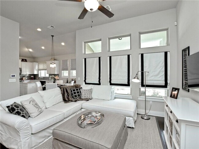 Building Photo - 10911 Rock Island Dr