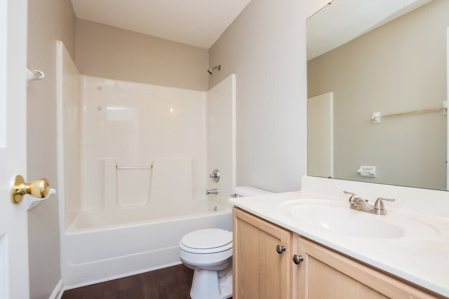 Building Photo - 10909 Lexington Dr