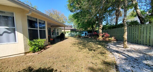 Building Photo - 284 W Silverthorn Ln