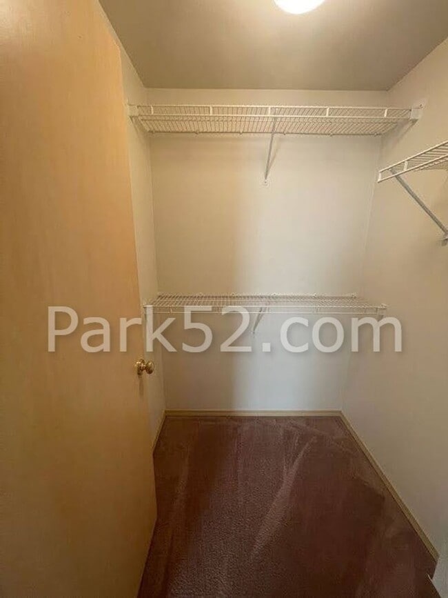 Building Photo - 4 Bedroom 2.5 Bathroom Single Family Home in Tacoma!
