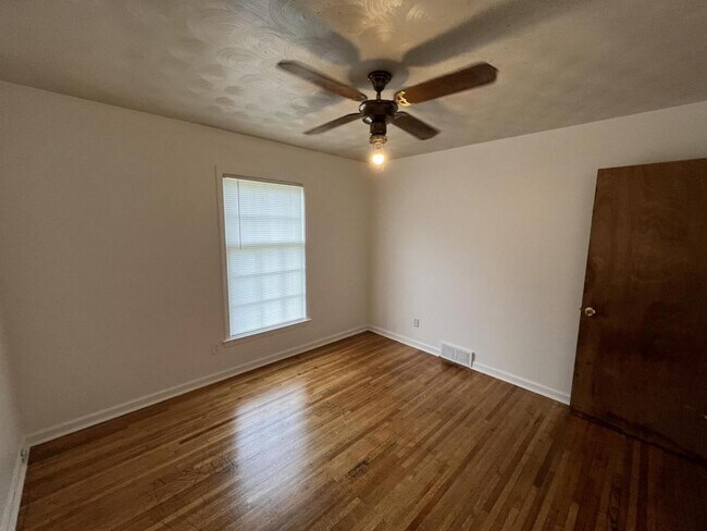 Building Photo - 2870 Dumbarton Oaks Dr