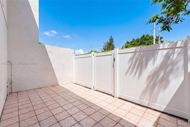 Building Photo - 5555 Ludlam Rd