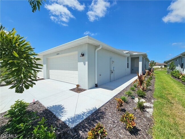 Building Photo - 20503 Hazelnut Ct S