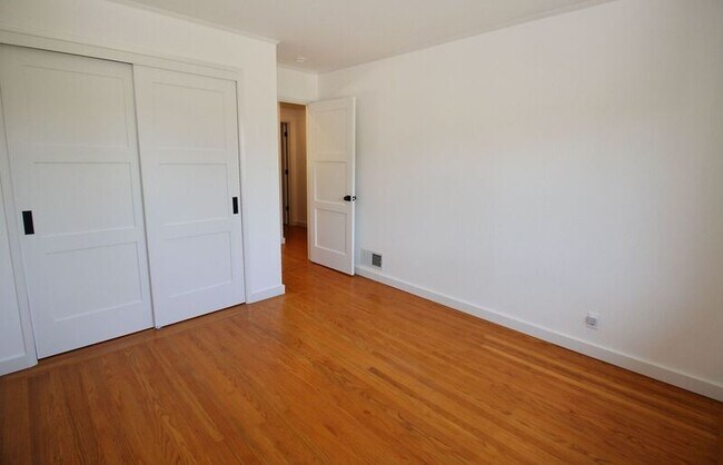 Building Photo - 49 Cushing Ave