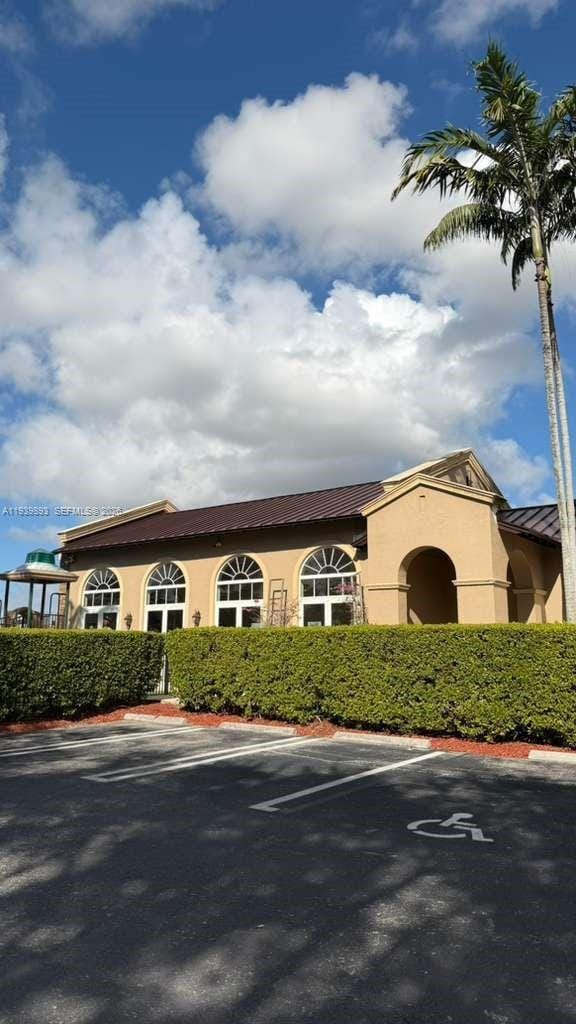 Building Photo - 1555 NE 33rd Rd