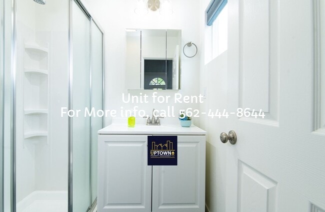 Building Photo - House - 2 Bedrooms / 1 Bathroom / Whittier