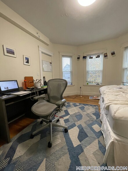 Building Photo - 354 Main St