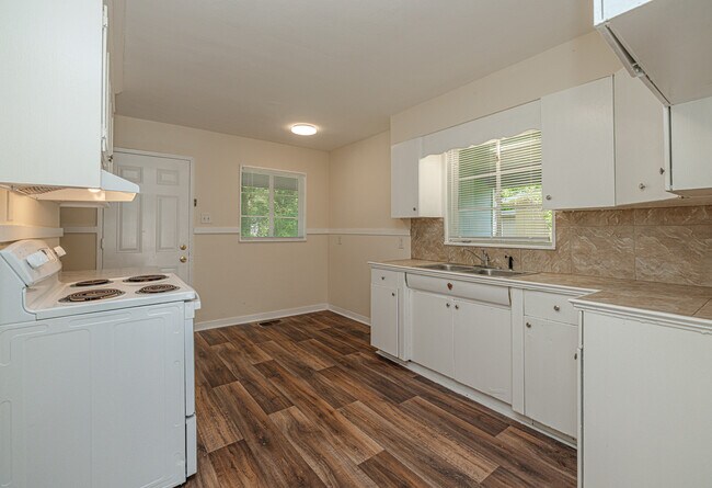 Building Photo - Oak Forest