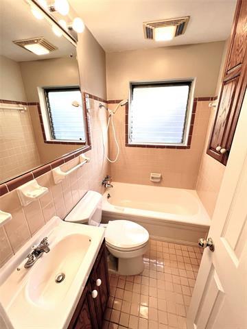 Building Photo - 10025 Newcombe Dr