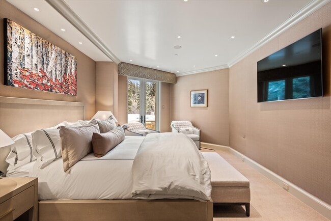 Building Photo - 64 Pitkin Way