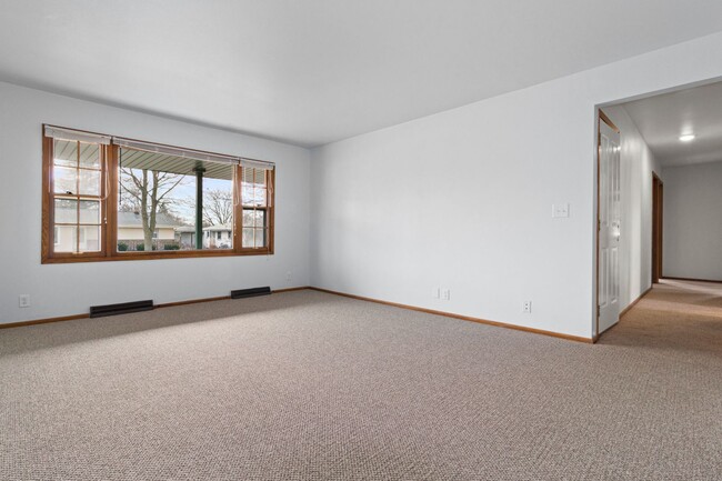 Building Photo - 8718 Westbrook Dr
