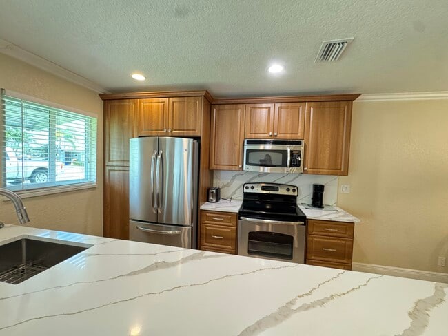 Building Photo - 512 High Point Dr