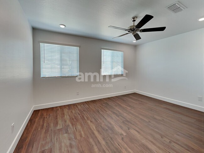 Building Photo - 17161 W Golden Ln