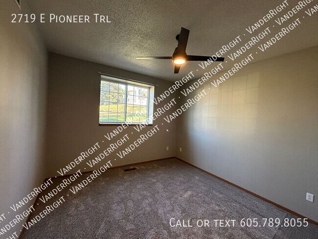 Building Photo - 2719 E Pioneer Trail