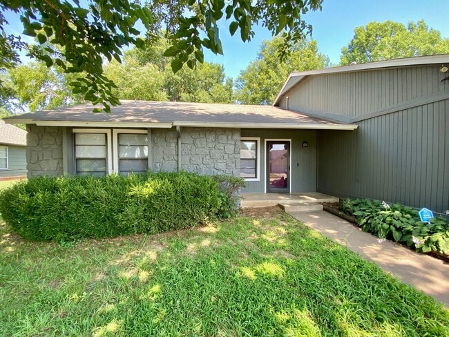 Primary Photo - Spacious Jenks 4-Bedroom with NO Carpets &...