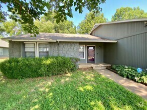 Building Photo - Spacious Jenks 4-Bedroom with NO Carpets &...