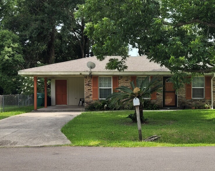 Primary Photo - 402 Ulman Ave