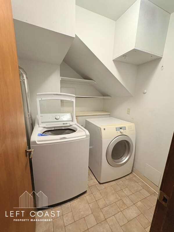 Building Photo - 132 Salishan Dr