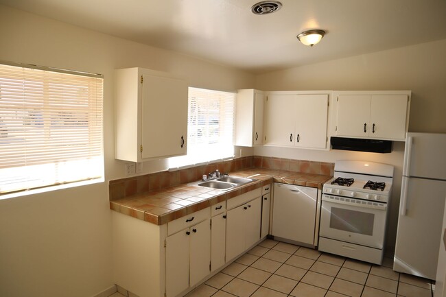 Building Photo - Great home Great price