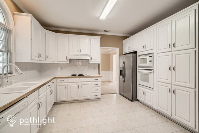 Building Photo - 902 Chadwick Park Dr