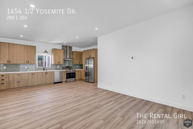 Building Photo - 1454 1/2 Yosemite Dr.-