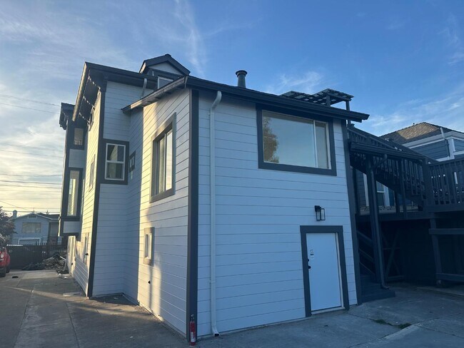 Building Photo - 3238 Adeline St