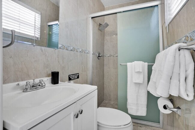 Building Photo - 6452 Custer St