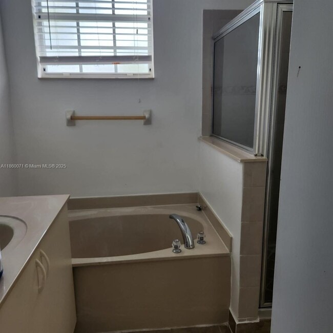 Building Photo - 2155 NE 3rd Ct