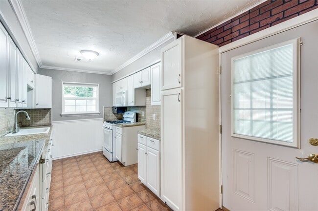 Building Photo - 118 Southbrook Cir