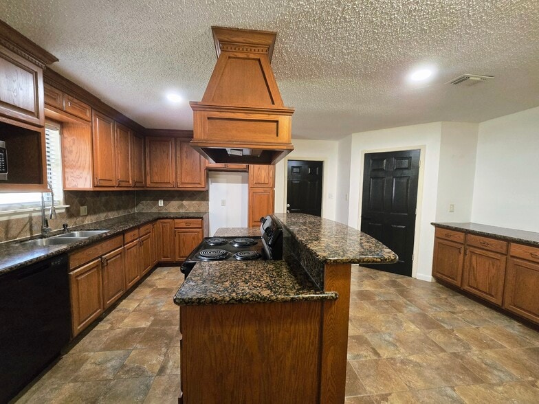 Building Photo - 2215 Gontier Dr