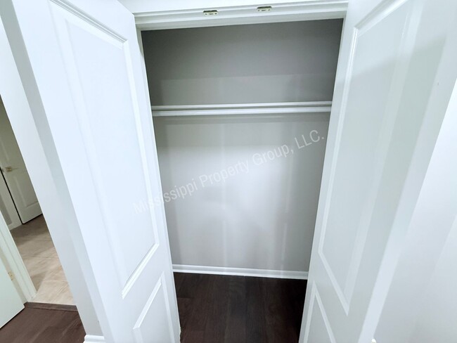 Building Photo - Renovated 2BR/1BA For Rent